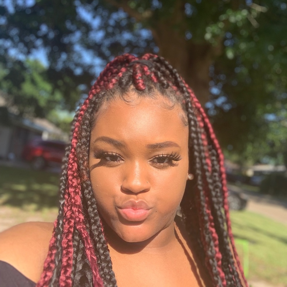 Meet your Posher, Alexia